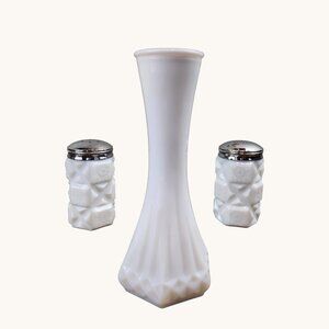 VTG Milk Glass Lot Hoosier Bud Vase Westmoreland Salt & Pepper Shakers Farmhouse
